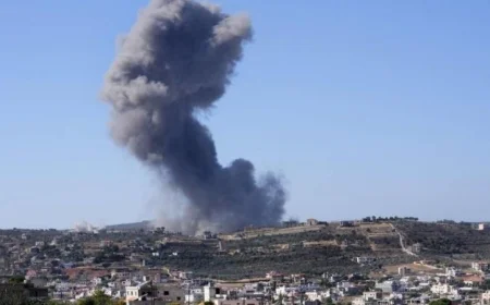 إسرائيل تشن غارات جوية مكثفة على أطراف بلدة أنصار في جنوب لبنان