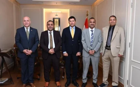 وزير الشباب والرياضة يبحث تعزيز التعاون مع وفد اليمن وزيادة فرص الشراكة المشتركة