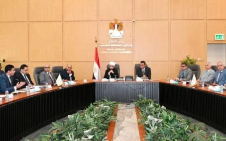 وزيرا الإسكان والأوقاف يتبادلان الرؤى حول التعاون المشترك بين الوزارتين