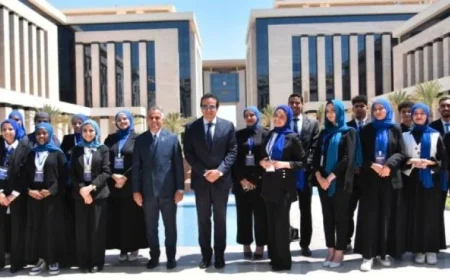 وزير الصحة يجتمع برئيس مؤسسة شباب القادة لبحث تعزيز قدرات طلاب المدارس في القيادة