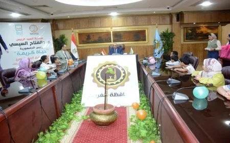 محافظ الغربية يقدم الزي المدرسي والدعم المالي لـ 35 طالبًا من المستحقين للرعاية