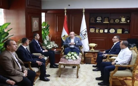 محافظ بني سويف ونائب وزير الصحة يناقشان خطوات تطوير المنظومة الصحية