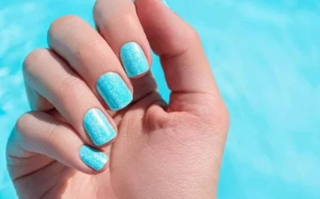 ألوان طلاء الأظافر الرائجة لصيف 2025