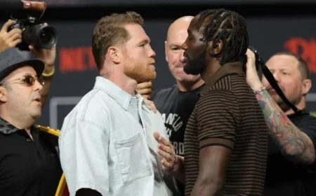 النزال المنتظر اليوم بين المكسيكي كانيلو ألفاريز والأمريكي كروفورد