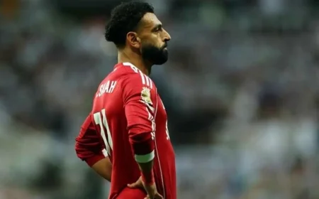 ليفربول يقود صلاح لمنافسة بيرنلي بهدف انتزاع صدارة الدوري الإنجليزي