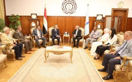 وفد تيانجين للتكنولوجيا الحيوية الصناعية يقوم بزيارة هامة إلى المركز القومي للبحوث