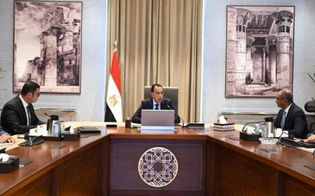 رئيس الوزراء يراقب خطة التوسع في محطات تحلية مياه البحر