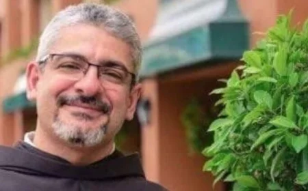 الأب بطرس دانيال يتألق كضيف شرف في ختام مهرجان بردية السينمائي