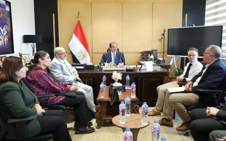 اجتماع نائب وزير الصحة مع اللجنة الدولية لمواجهة مقاومة المضادات الحيوية