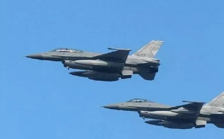 بولندا تغلق مطارًا محليًا وتنشر مقاتلات لضمان أمان مجالها الجوي