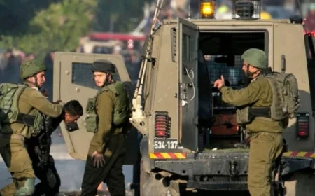 الاحتلال الإسرائيلي يعتقل 16 فلسطينياً ومستوطنيين يقتحمون باحات المسجد الأقصى