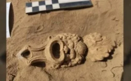 اكتشاف مذهل لمصباح روماني عمره 1900 عام في مقبرة بهولندا