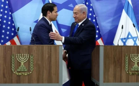 رئيس وزراء إسرائيل يناقش قضايا هامة مع وزير الخارجية الأمريكي في القدس