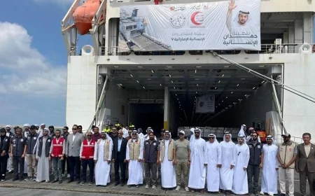 بالصور ميناء العريش يستقبل السفينة الإماراتية “حمدان” حاملة المساعدات لغزة