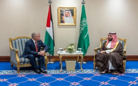 ملك الأردن وولي العهد السعودي يناقشان تعزيز العلاقات الثنائية وآخر تطورات الأوضاع بالأردن والسعودية