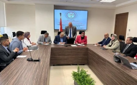 الكهرباء توقع عقد إنشاء خط هوائي لربط محطات القطار السريع