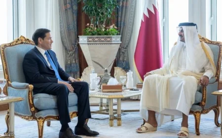 أمير قطر ووزير الخارجية الأمريكي يناقشان تعزيز الشراكة الاستراتيجية بين الدوحة وواشنطن