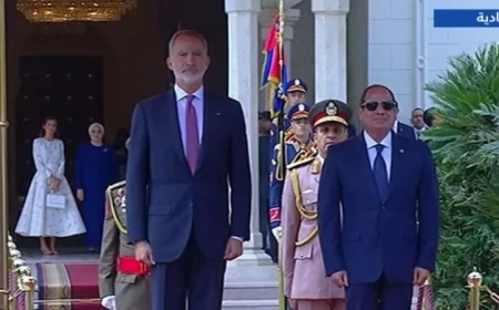 الرئيس السيسي والسيدة الأولى يرحبان بالملك فيليب والملكة ليتيزيا في قصر الإتحادية
