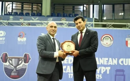 افتتاح بطولة كأس حوض البحر المتوسط لرفع الأثقال على يد وزير الشباب والرياضة