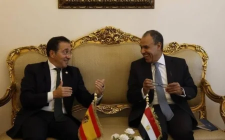 لقاء دبلوماسي رفيع المستوى بين وزير الخارجية ونظيره الإسباني
