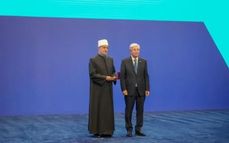 رئيس كازاخستان يكرم مفتي الجمهورية بوسام الشرف تقديراً لدوره في تعزيز الحوار بين الأديان