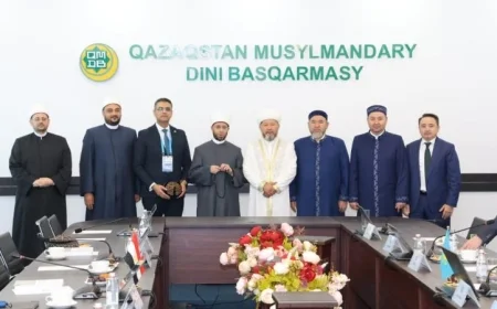 مفتي كازاخستان ووزير الأوقاف يناقشان تعزيز التعاون المشترك