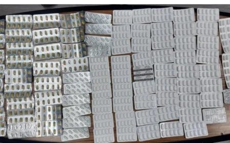 إحباط محاولة تهريب أقراص مخدرة في مطار الغردقة من قبل الجمارك