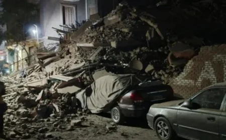 محافظ القاهرة ينجح في إخلاء عقار باب الشعرية قبل انهياره بساعات