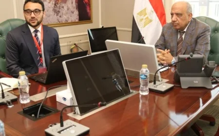 وزير الكهرباء يستعرض أحدث تطورات تصنيع بطاريات تخزين الطاقة المتجددة في مصر