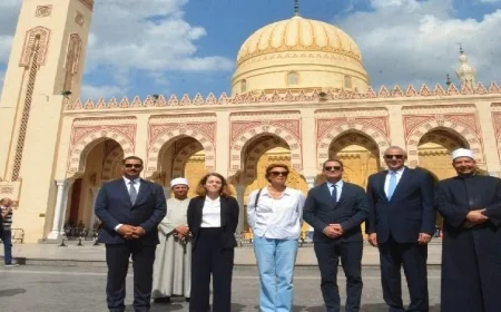 محافظ الغربية يرافق السفير الفرنسي في جولة استكشافية داخل المسجد الأحمدي