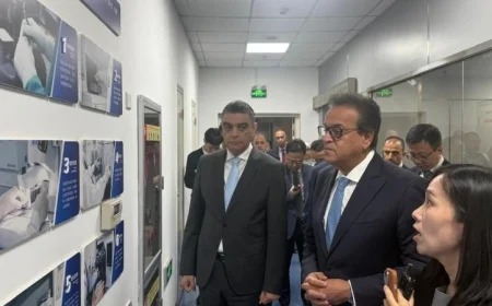 صور وزير الصحة يزور مركز نينجبو للباثولوجيا الإكلينيكية التشخيصي في الصين