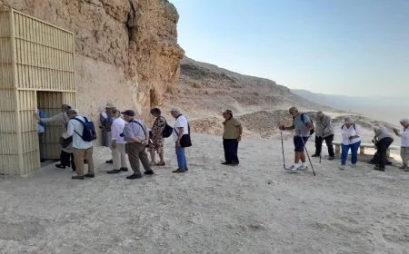 عشاق التاريخ يتدفقون إلى المواقع الأثرية في المنيا مع بداية الموسم السياحي