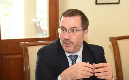 السفير البريطاني في القاهرة يؤكد استمرار التعاون مع مصر لتحقيق السلام الدائم