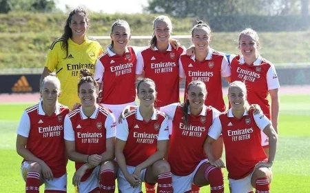 آرسنال للسيدات يتصدر العالم ويتوج بجائزة الكرة الذهبية كأفضل ناد