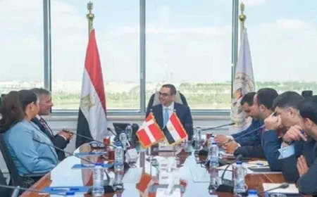 مباحثات مثمرة بين وزير الاستثمار والتجارة الخارجية وسفير الدنمارك في القاهرة لتعزيز التعاون الاقتصادي