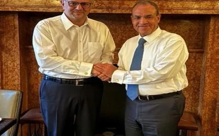 وزير الخارجية يناقش مع كبير مستشاري الرئيس الأمريكي أحدث تطورات الأوضاع الإقليمية