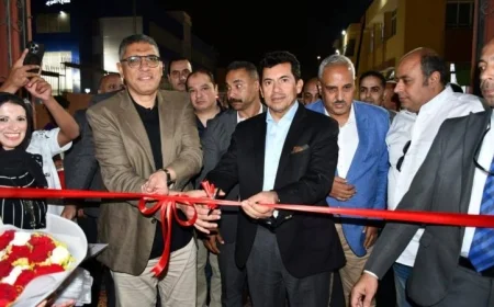 وزير الرياضة ومحافظ الجيزة يطلقان أحدث مجمع حمامات سباحة في الشيخ زايد