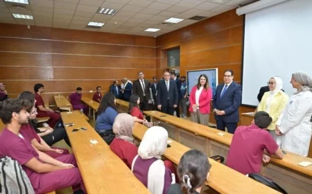 رئيس جامعة القاهرة يطمئن على سير الدراسة في كليات فرع الشيخ زايد