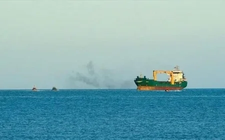 انفجار يهز سواحل اليمن قرب سفينة