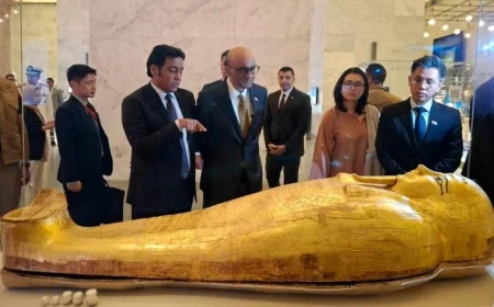 بالصور رئيس سنغافورة يزور المتحف القومي للحضارة المصرية