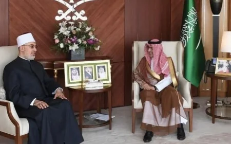 مفتي الجمهورية يواسي خادم الحرمين وولي العهد في وفاة مفتي السعودية