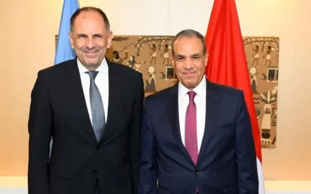 وزير الخارجية المصري يؤكد رفض مصر القاطع لتهجير الفلسطينيين خلال اجتماعه مع نظيره اليوناني