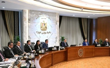 تكريم الشهداء والمصابين من الضباط في العمليات الحربية بضمهم إلى صندوق الشهداء