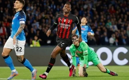 مودريتش ودي بروين في مواجهة نارية خلال قمة ميلان ونابولي