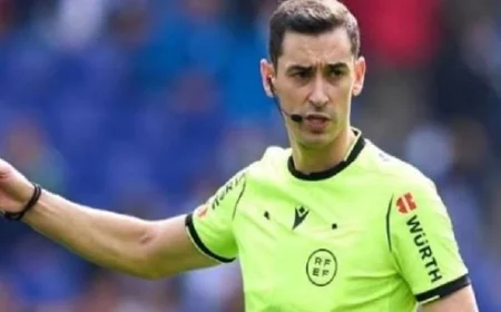 الإسباني أليخاندرو مونيز يقود مواجهة القمة بين الأهلي والزمالك في الدوري المصري