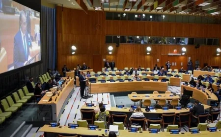 وزير الخارجية يحتفل باليوم العالمي لإزالة الأسلحة النووية: خطوة نحو مستقبل آمن