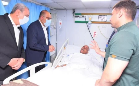 وزير العمل ومحافظ الغربية يتفقدان المصابين في حادث حريق مصنع في المحلة الكبرى