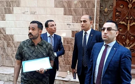 الصور تكشف معاينة النيابة الإدارية لموقع حريق مصنع بالمحلة الكبرى