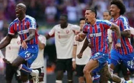 كريستال بالاس يفاجئ ليفربول بهدف قاتل ويحقق انتصاراً دراماتيكياً ٢-١