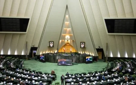 رئيس البرلمان الإيراني يؤكد عدم التزام إيران بتنفيذ القرارات الدولية غير القانونية